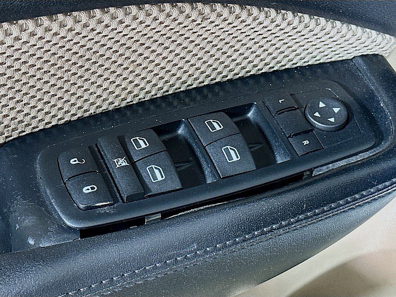 Used 2015 Dodge Dart SXT image 17