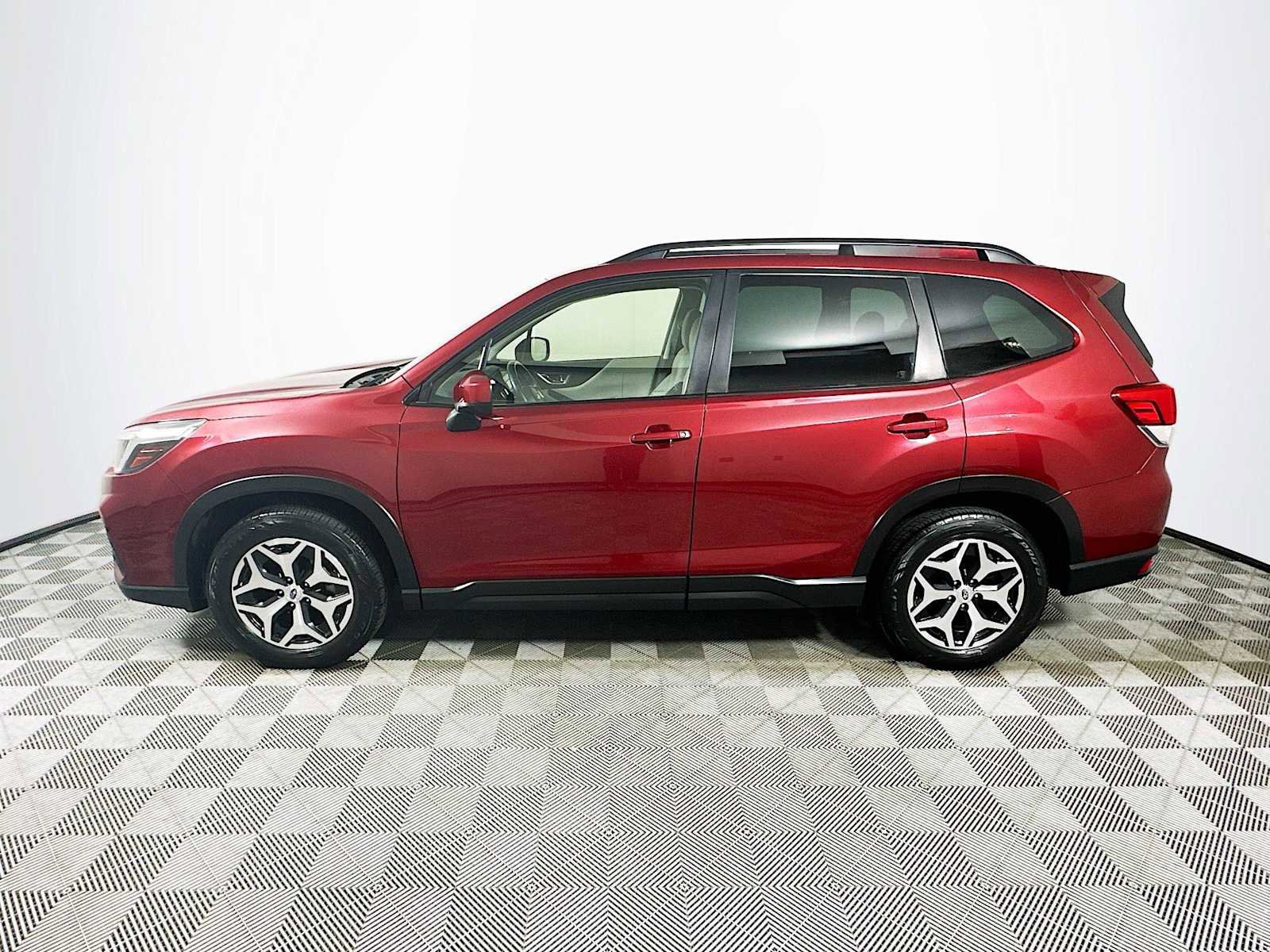 Used 2020 Subaru Forester Premium AWD/4WD image 4