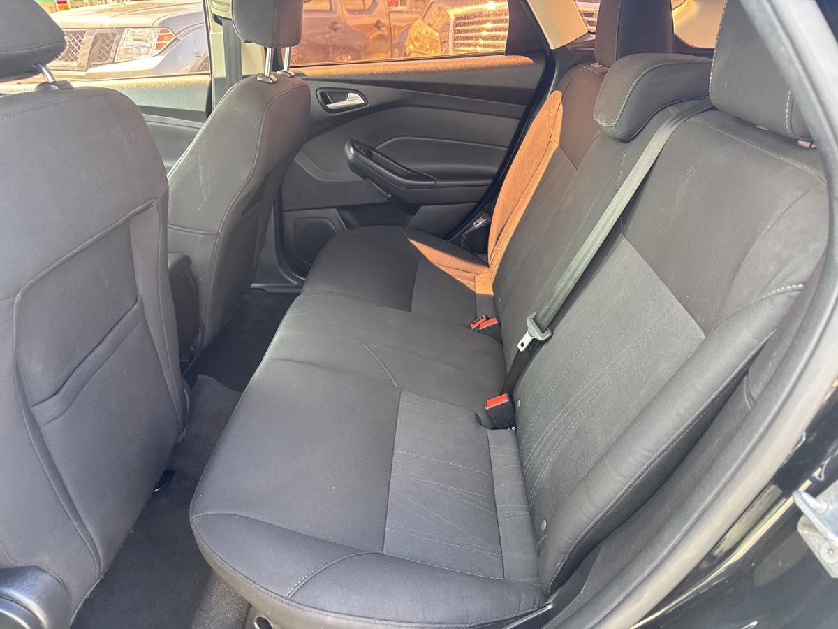 Used 2015 Ford Focus SE w/ SE Sport Package image 12