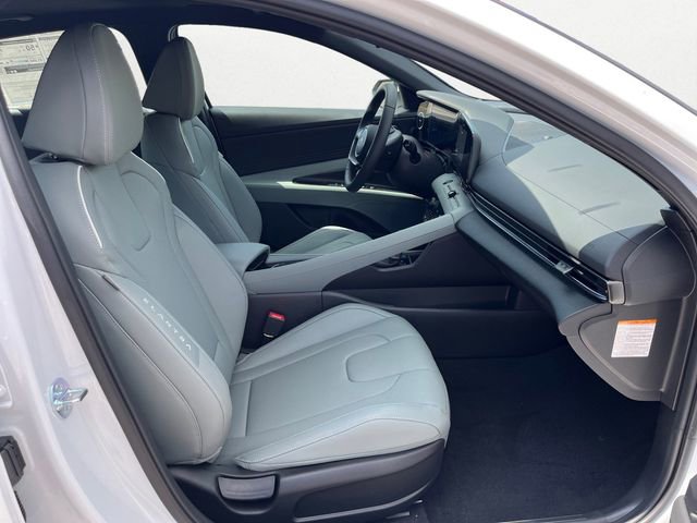 New 2025 Hyundai Elantra Limited image 18