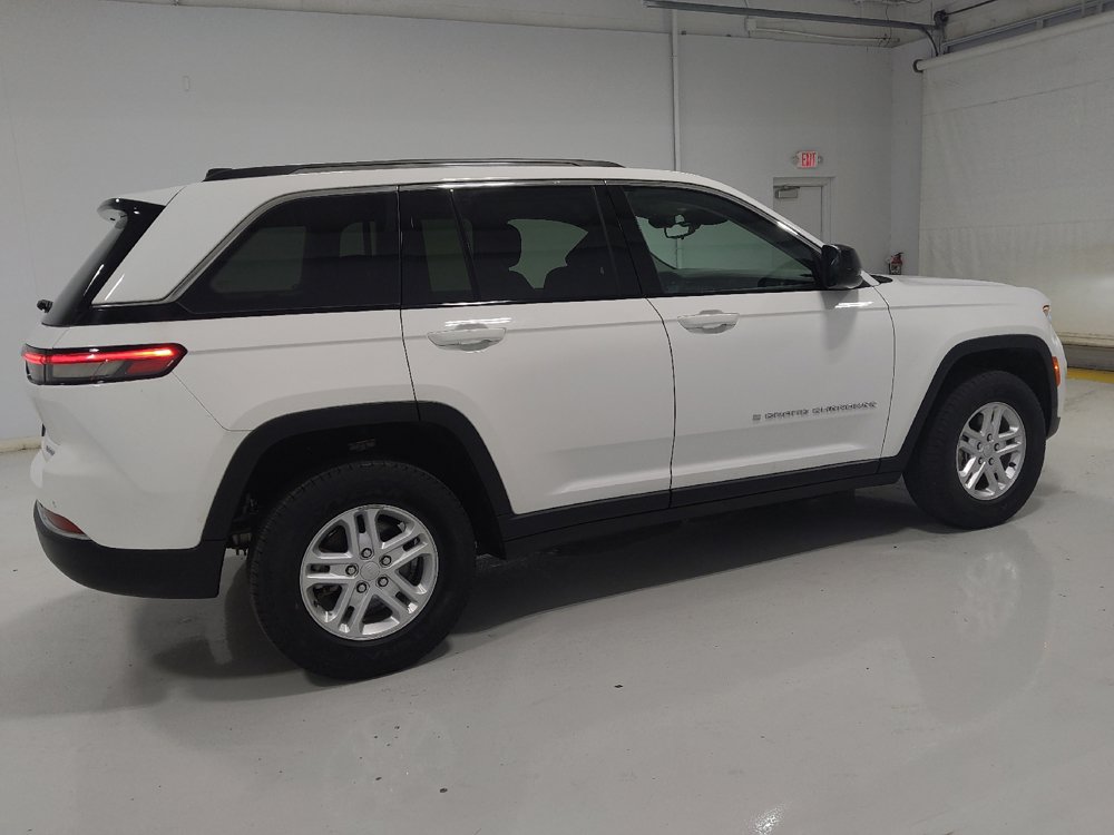 Used 2023 Jeep Grand Cherokee Laredo w/ Luxury Tech Group I AWD/4WD image 10