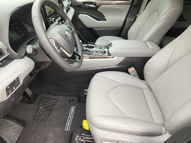 Used 2026 Toyota Highlander Limited image 9
