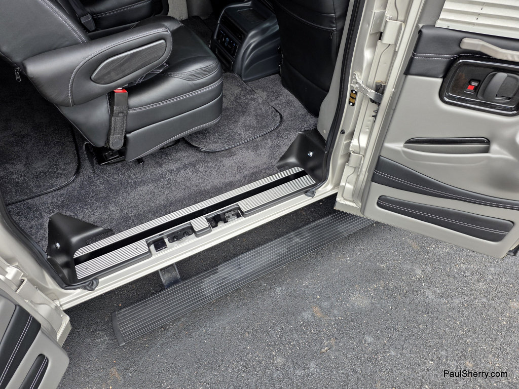Used 2023 Chevrolet Express 2500 RWD image 27