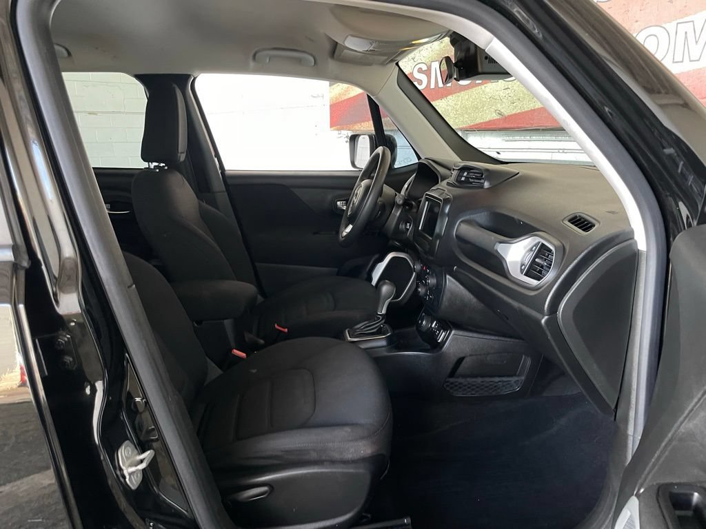 Used 2021 Jeep Renegade Latitude AWD/4WD image 13