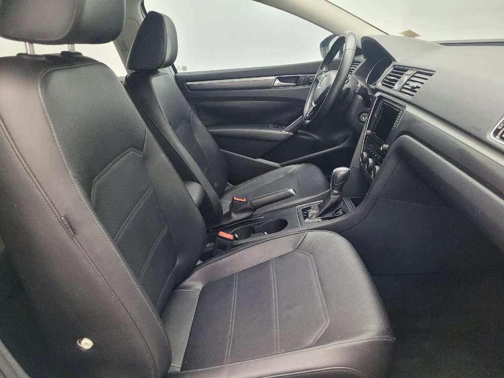 Used 2017 Volkswagen Passat 1.8T R-Line image 21