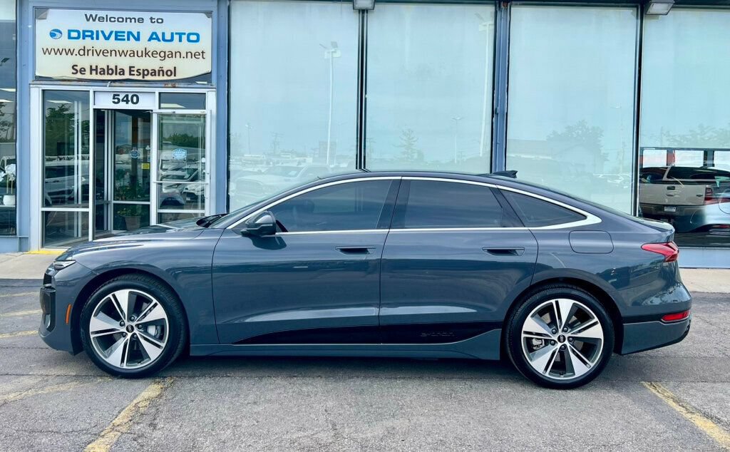 Used 2025 Audi A6 e-tron Premium Plus w/ Premium Plus RWD image 2
