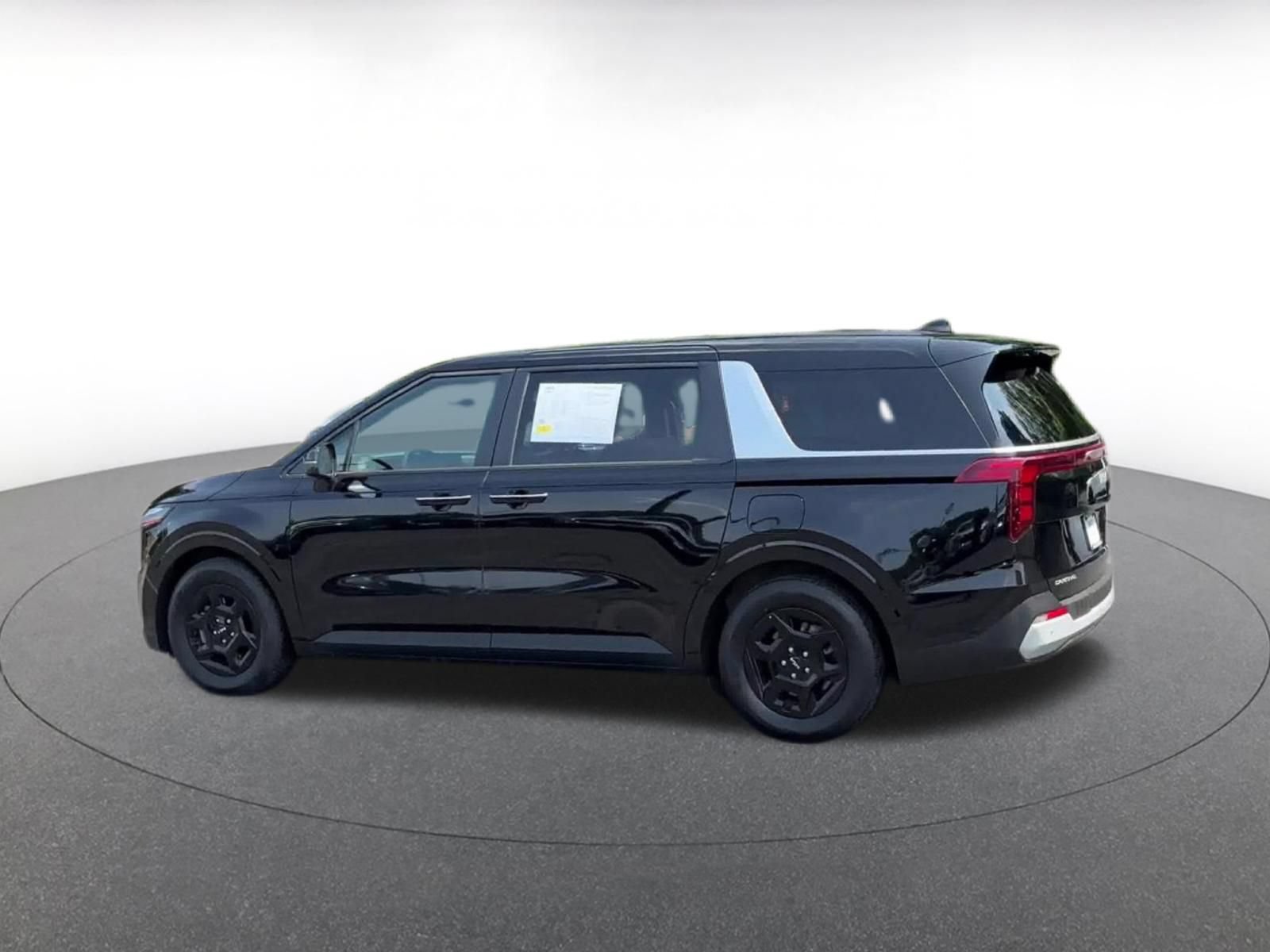 Used 2026 Kia Carnival FWD image 10
