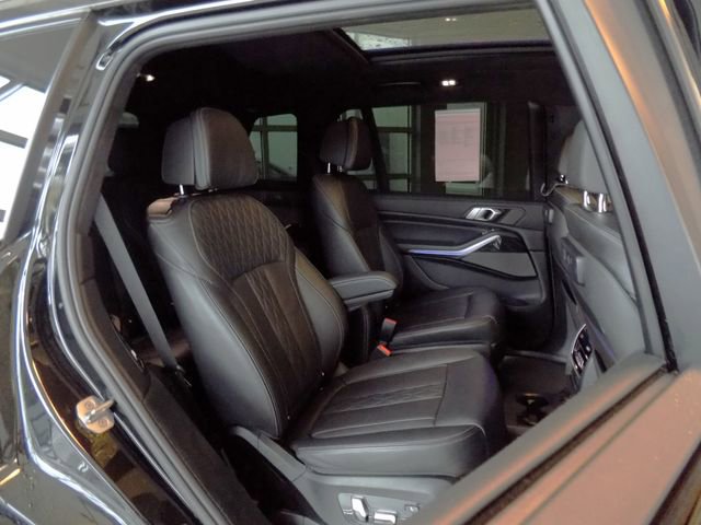 Used 2020 BMW X7 M50i image 24