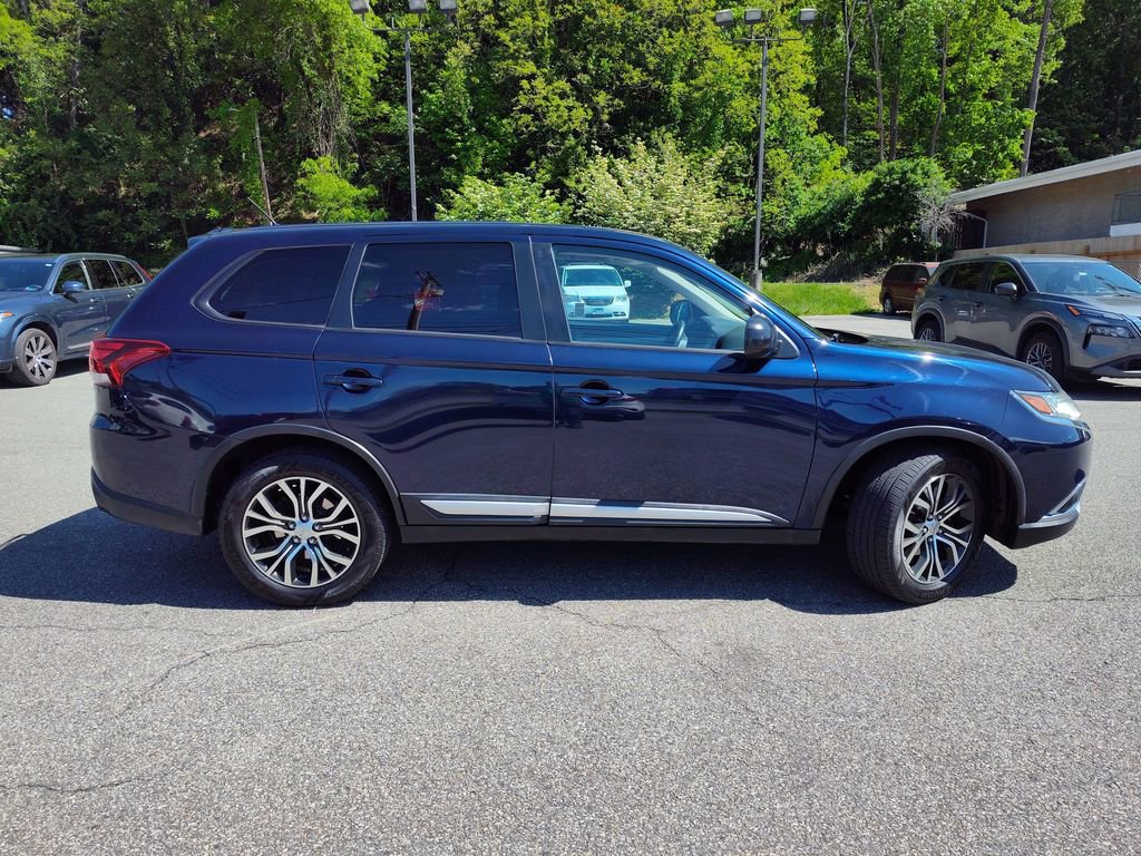 Used 2016 Mitsubishi Outlander AWD image 3