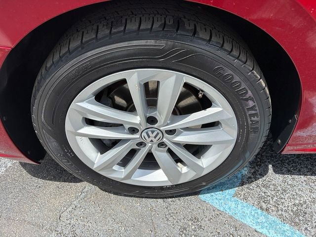 Used 2020 Volkswagen Passat 2.0T SE w/ Sunroof Package FWD image 3