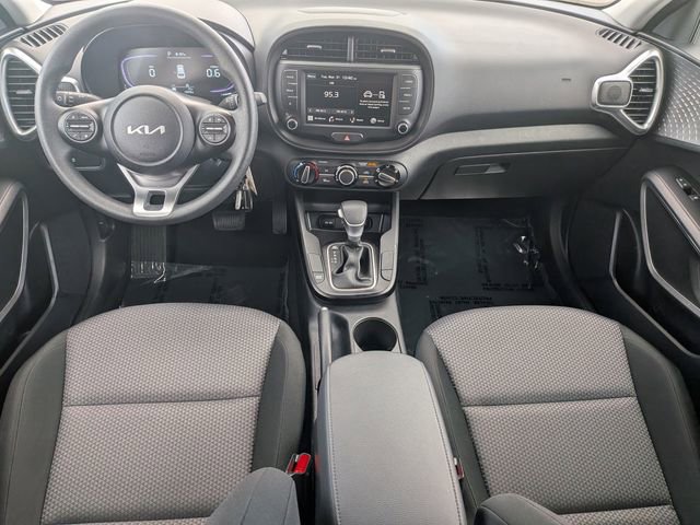Used 2025 Kia Soul LX image 13