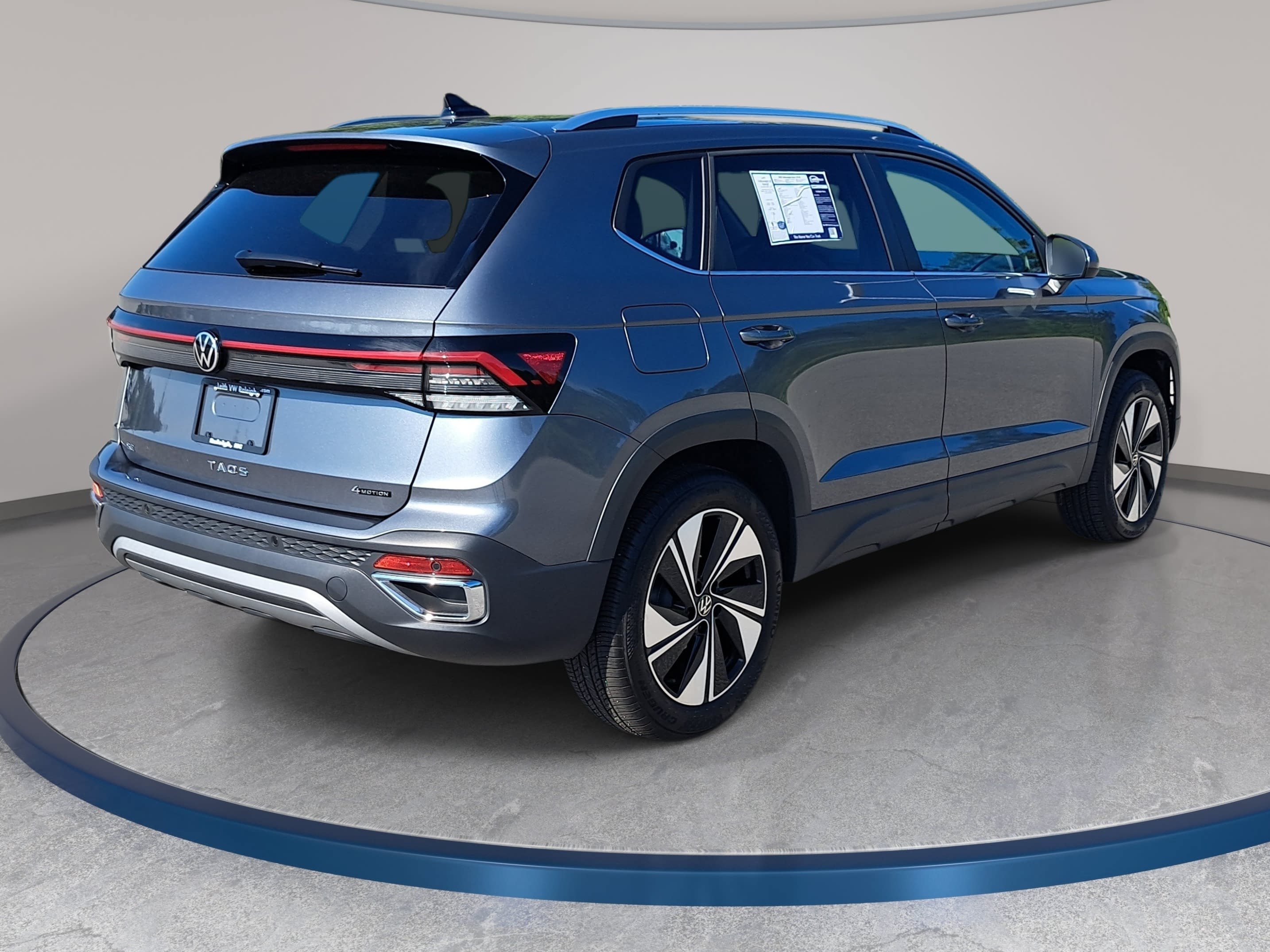 Used 2025 Volkswagen Taos SE AWD/4WD image 5