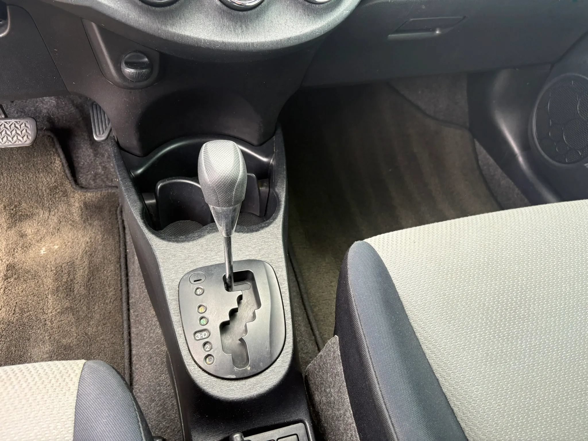 Used 2012 Toyota Yaris SE FWD image 9