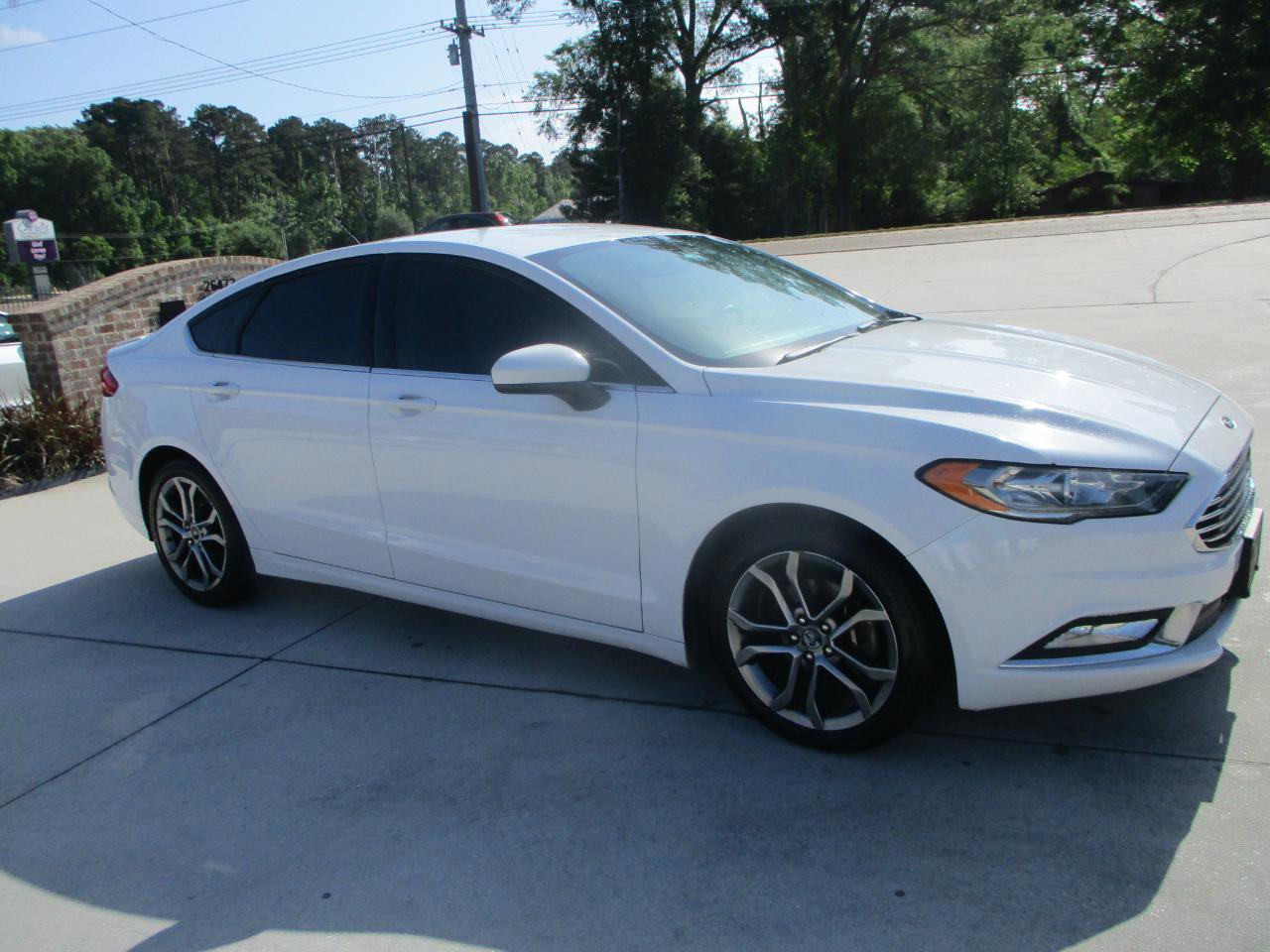 Used 2017 Ford Fusion SE w/ Equipment Group 201A image 10