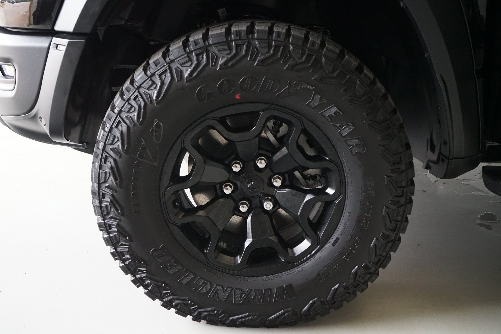 Used 2027 RAM 1500 4x4 Crew Cab image 32