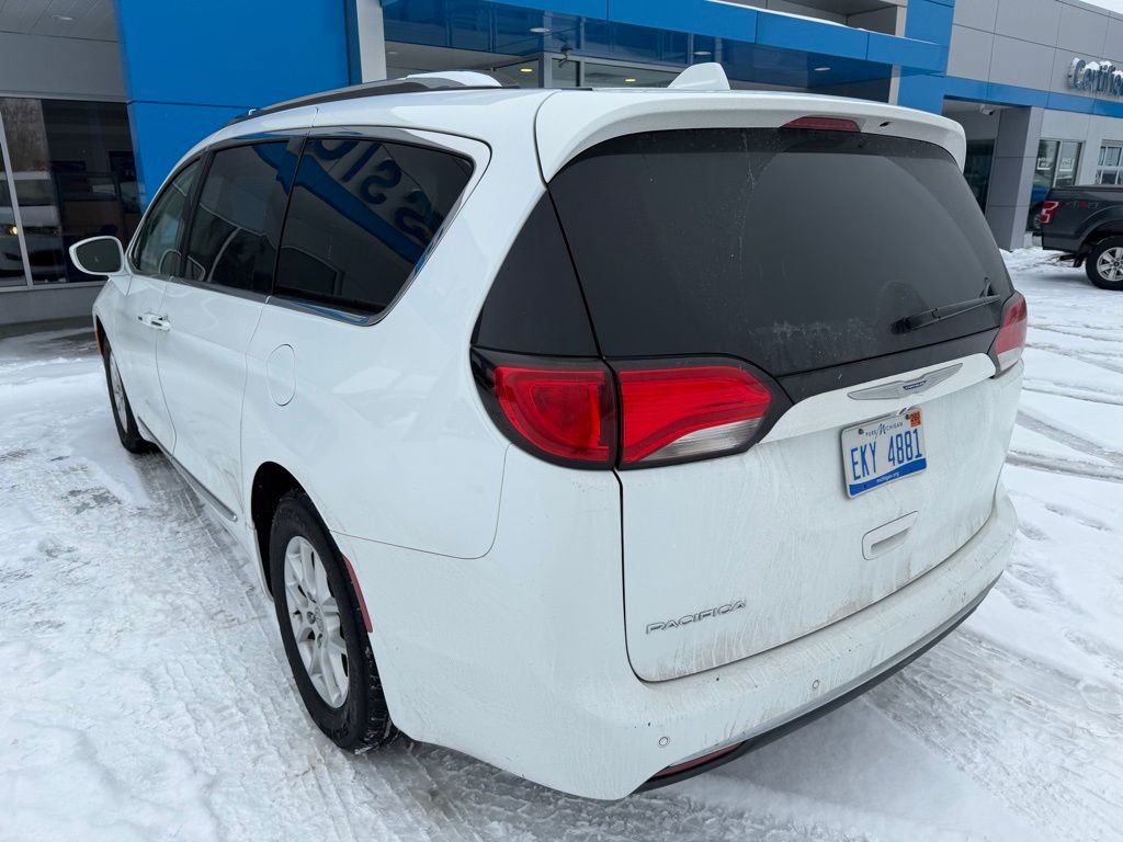 Used 2020 Chrysler Pacifica Touring-L image 7
