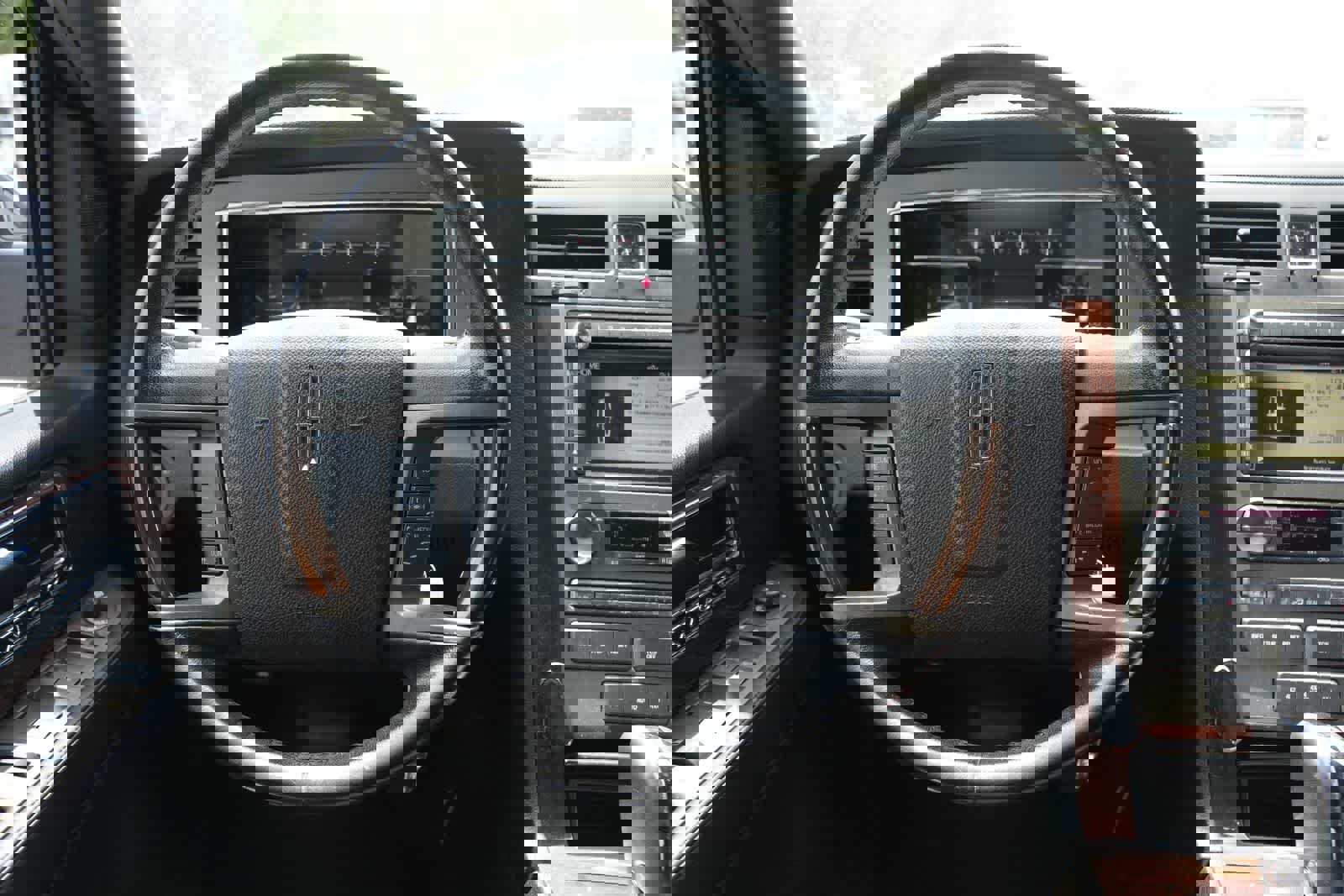 Used 2014 Lincoln Navigator 4WD image 8