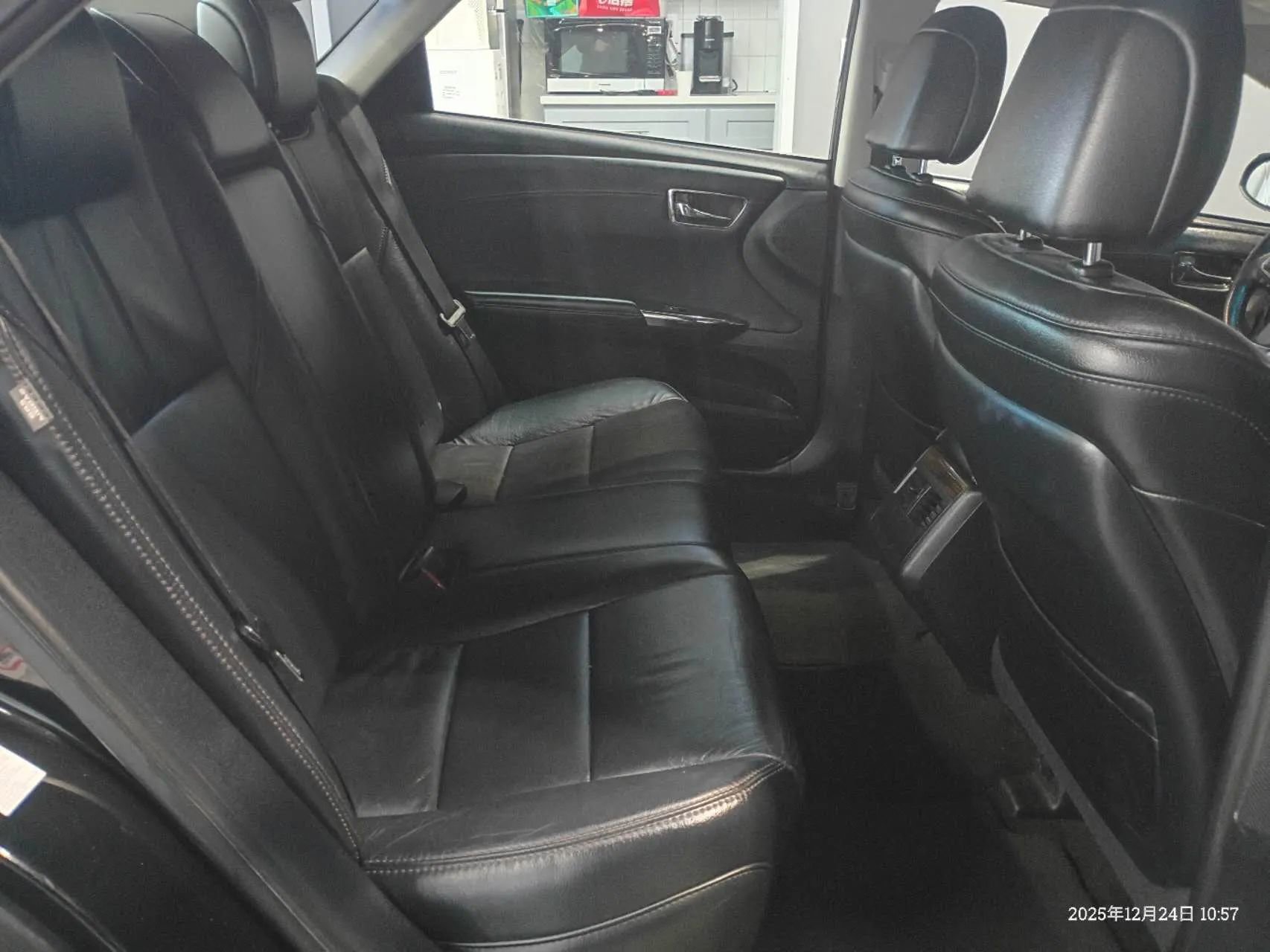 Used 2015 Toyota Avalon XLE image 16