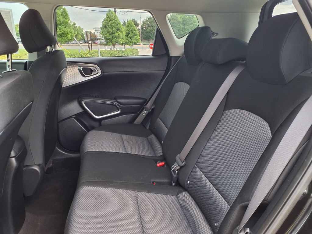 Used 2025 Kia Soul LX w/ LX Technology Package FWD image 18