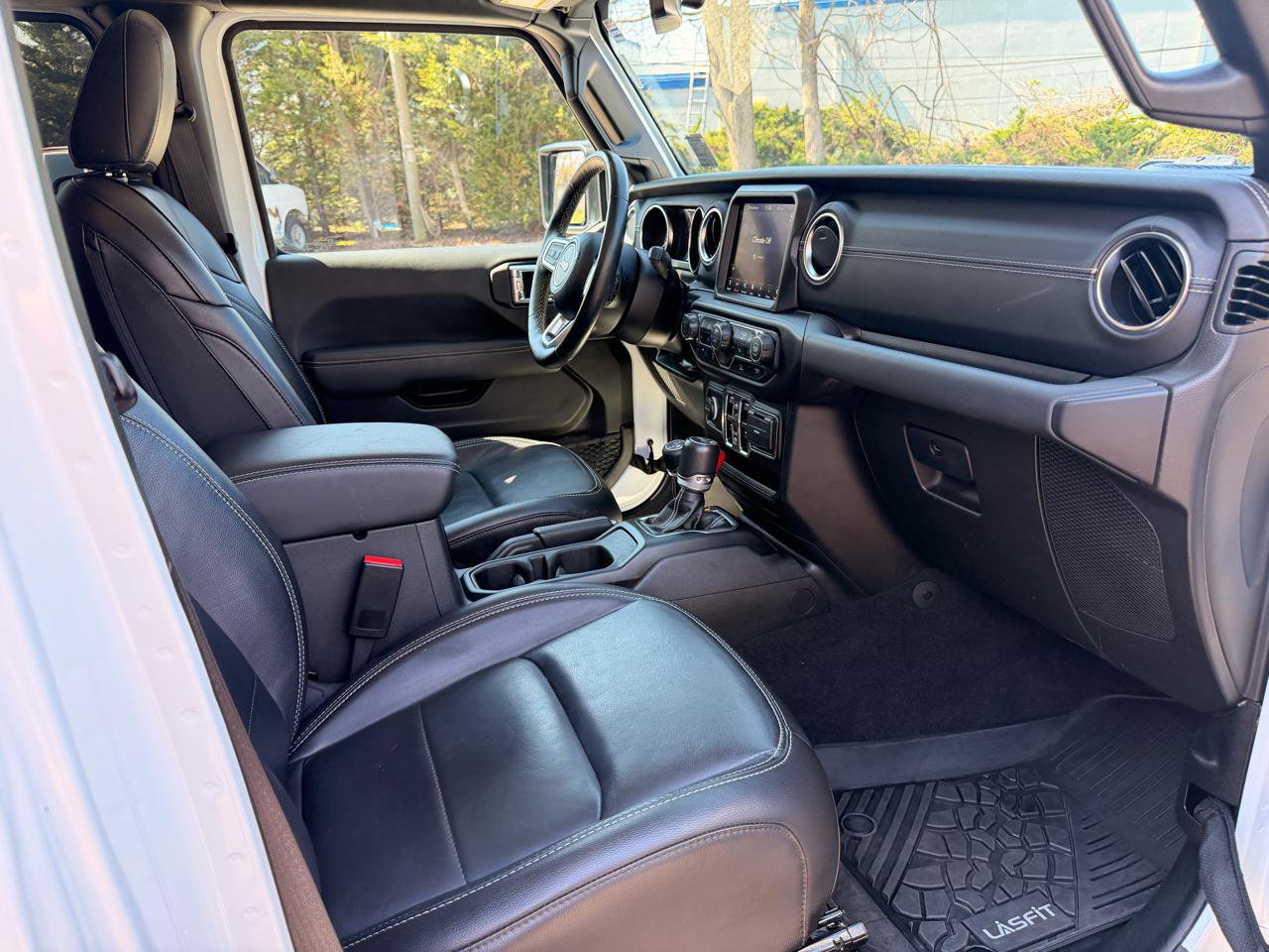 Used 2023 Jeep Wrangler Sahara w/ Cold Weather Group AWD/4WD image 25
