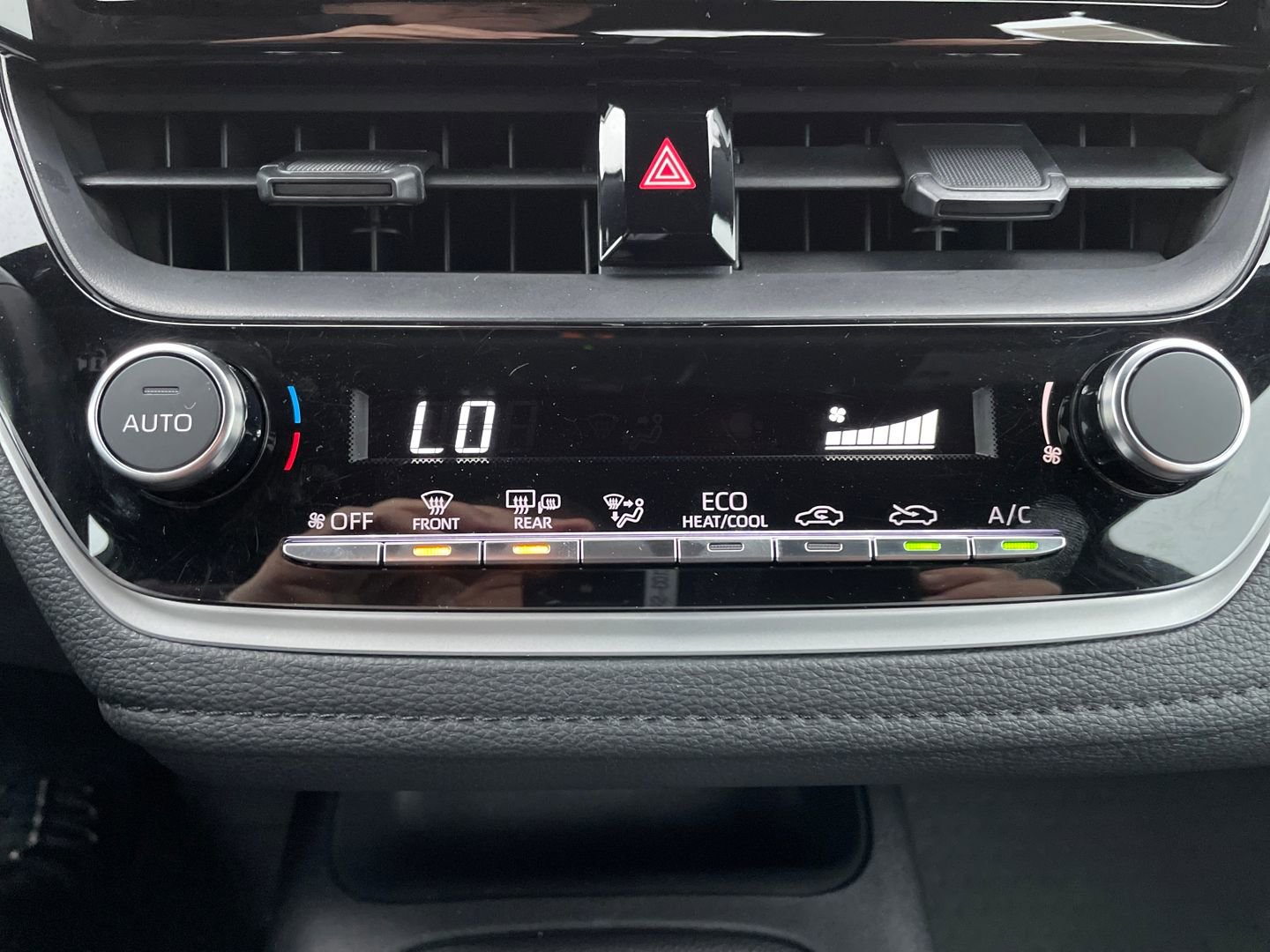 Certified 2025 Toyota Corolla SE image 19