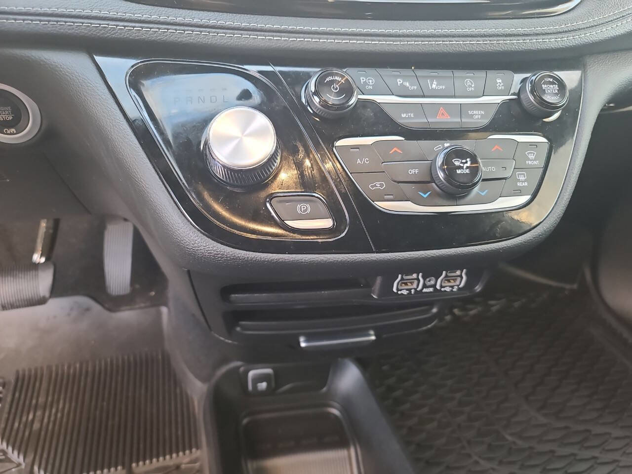 Used 2025 Chrysler Pacifica Select FWD image 18