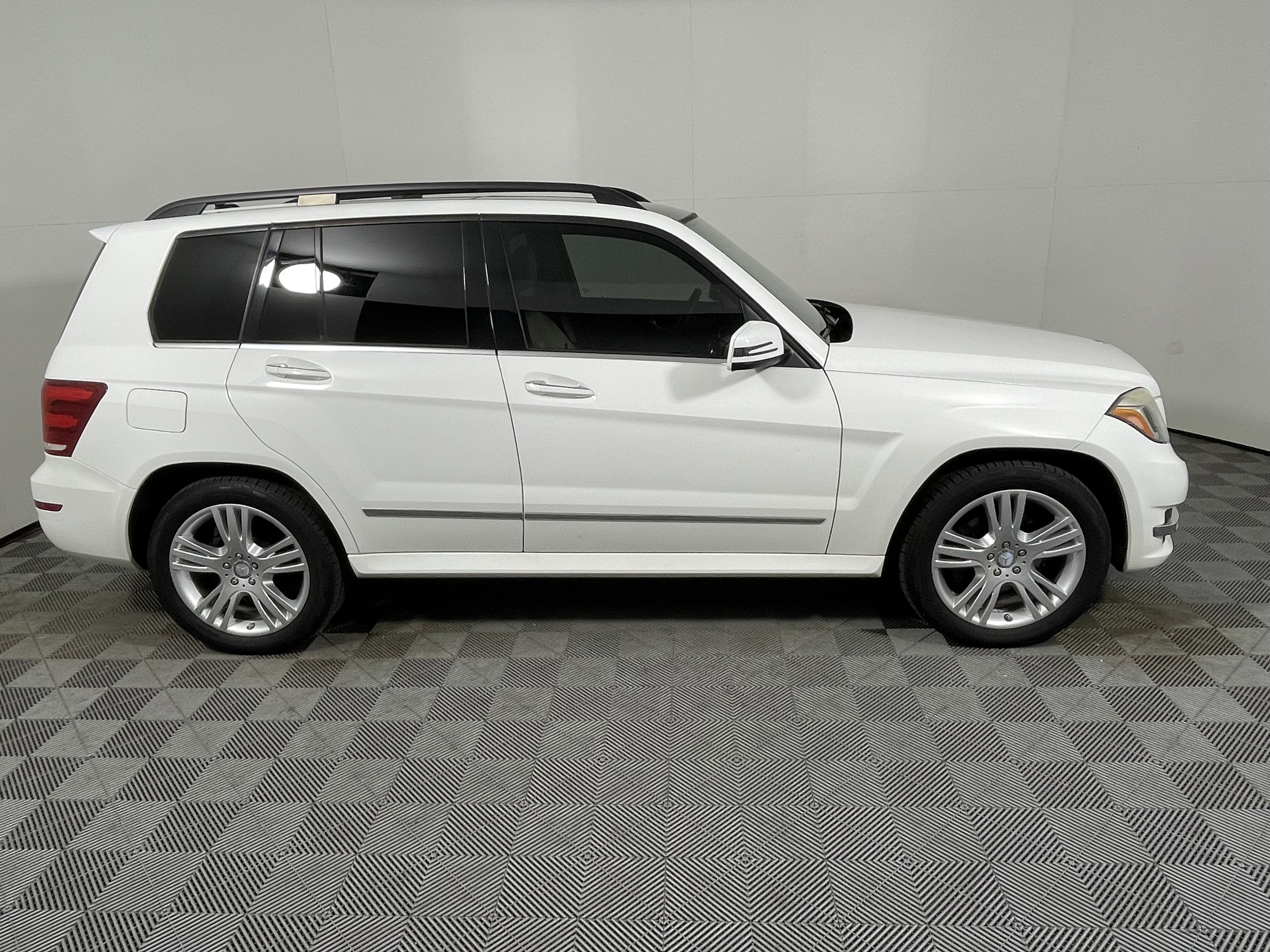 Used 2015 Mercedes-Benz GLK 350 4MATIC image 6