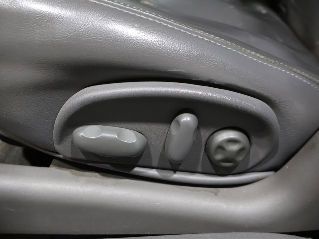 Used 2003 Pontiac Bonneville SE w/ Leather Appointment Package image 16