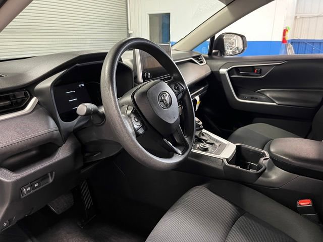 Used 2025 Toyota RAV4 LE AWD/4WD image 22