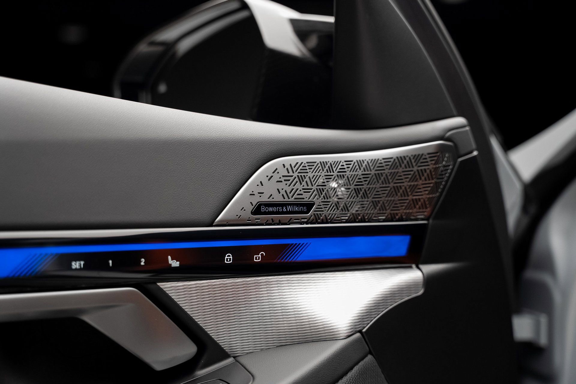 Used 2025 BMW M5 image 58