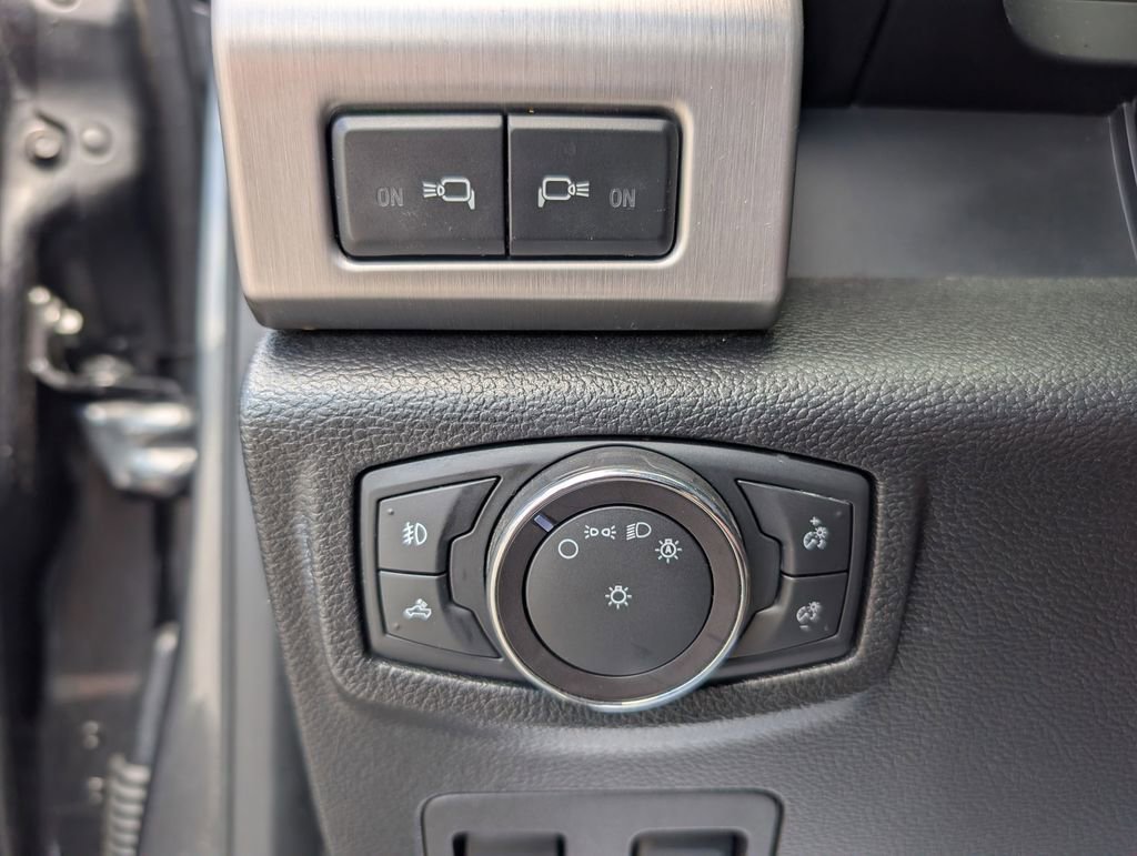 Used 2018 Ford F150 Platinum w/ Equipment Group 701A Luxury AWD/4WD image 29