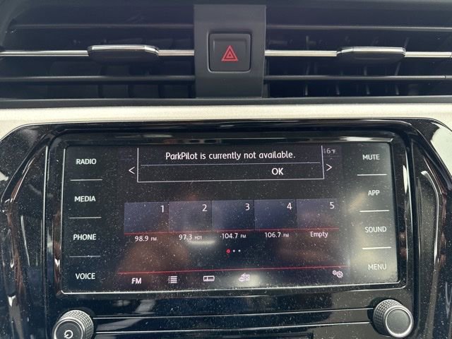 Used 2022 Volkswagen Passat 2.0T SE image 16