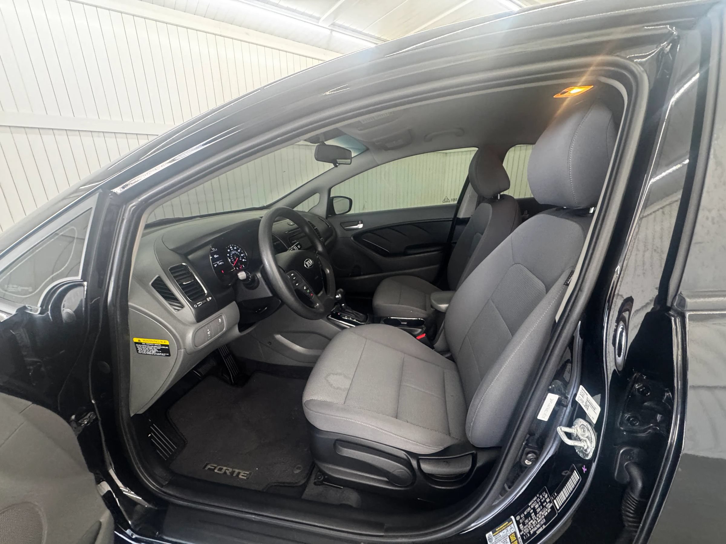 Used 2017 Kia Forte LX FWD image 9