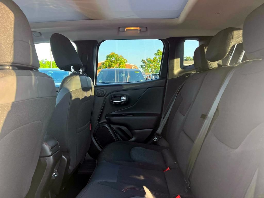 Certified 2022 Jeep Renegade Trailhawk w/ Sun/Sound Group AWD/4WD image 13