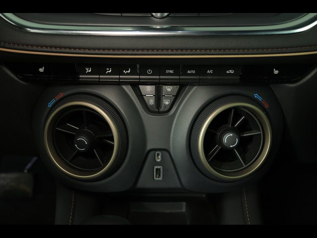 Used 2023 Chevrolet Blazer Premier image 28