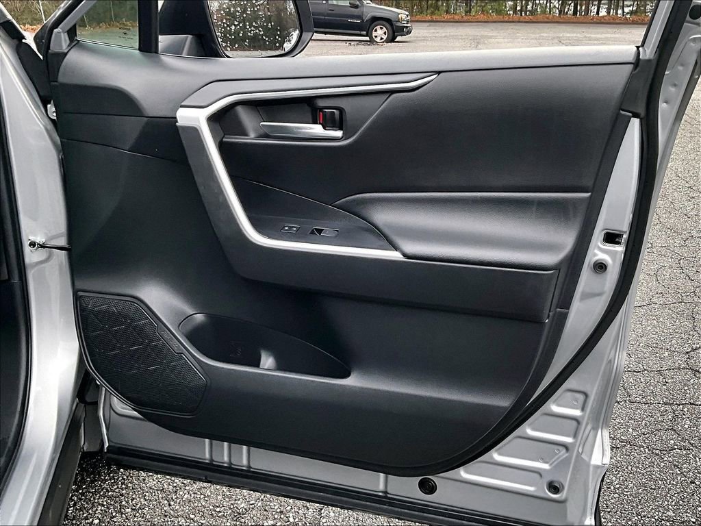 Used 2022 Toyota RAV4 XLE image 27