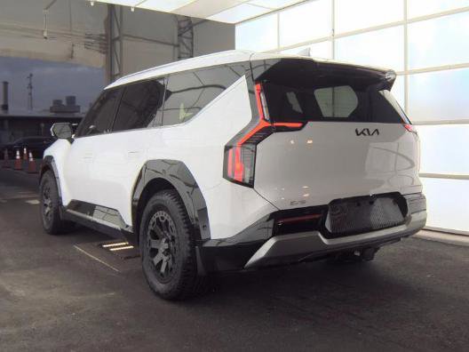 Certified 2025 Kia EV9 Land image 8