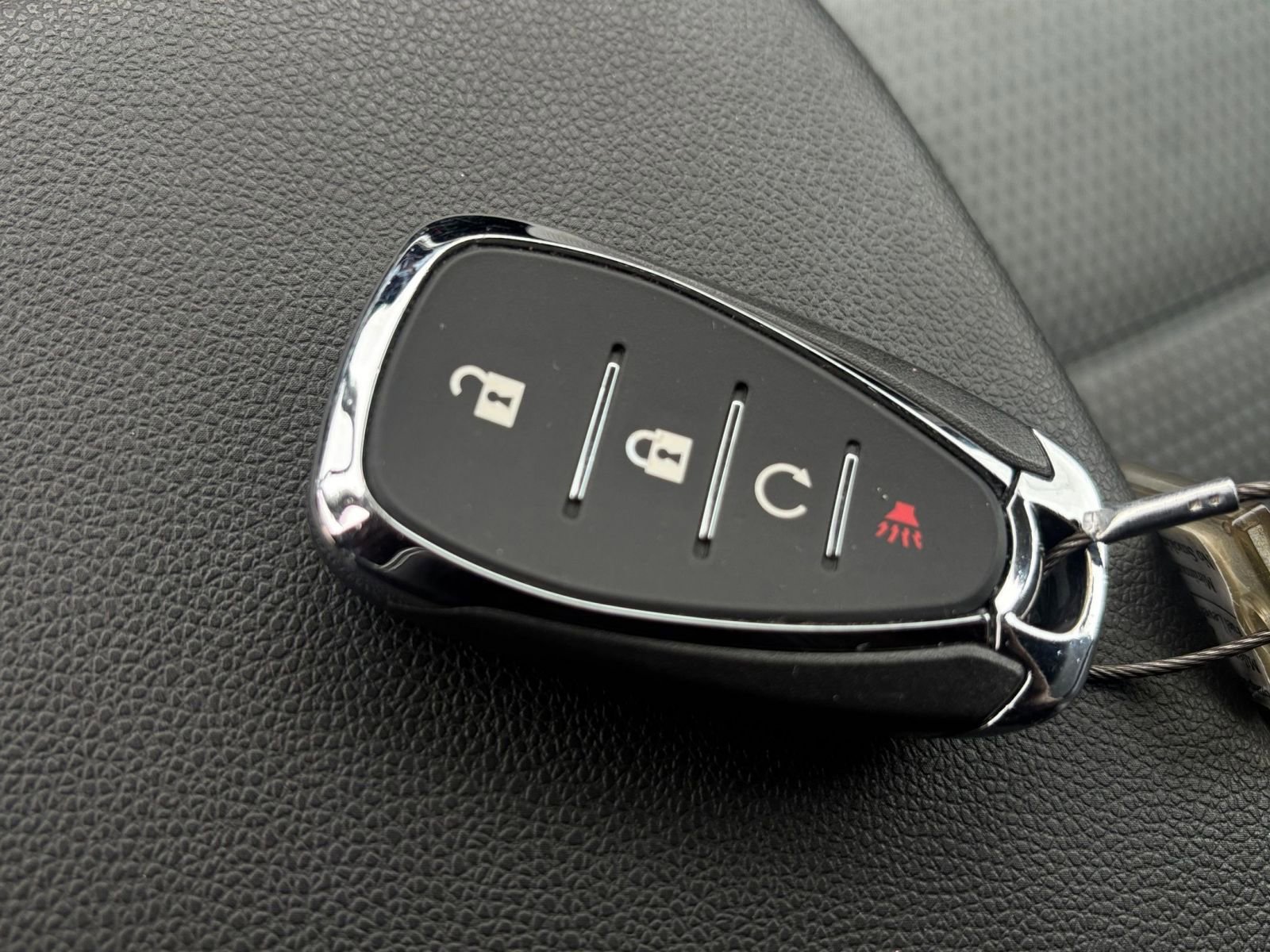 Used 2025 Chevrolet Trax LT w/ LT Convenience Package FWD image 25