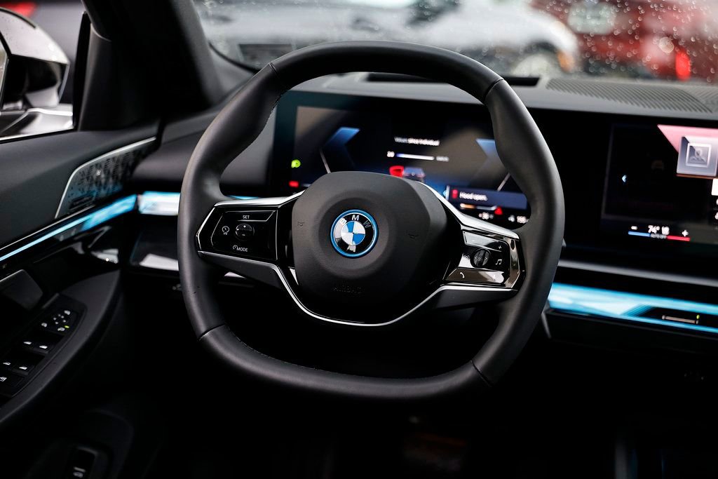 Certified 2025 BMW i5 xDrive40 w/ Premium Package image 31