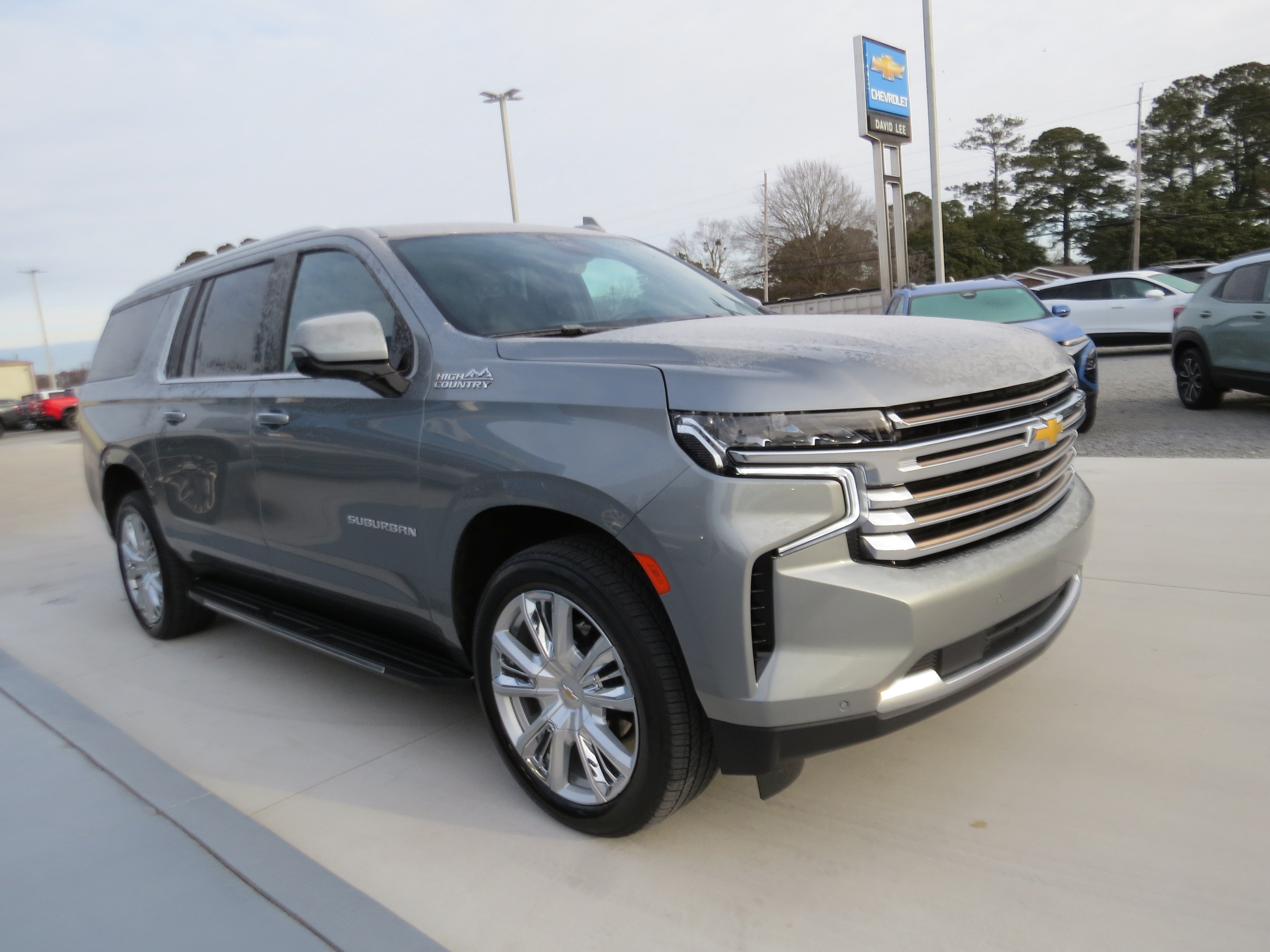 Used 2023 Chevrolet Suburban High Country RWD image 7