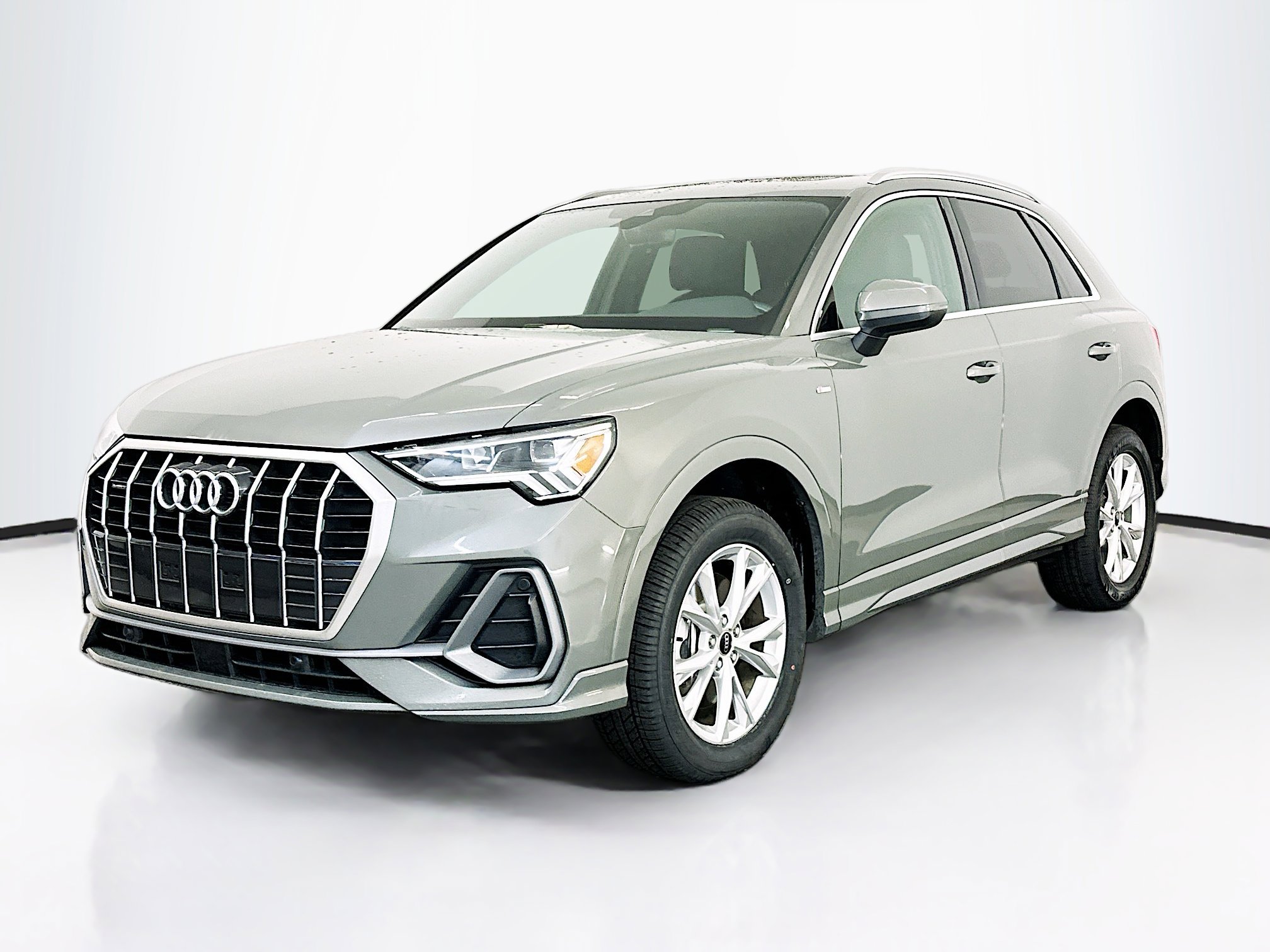 Used 2025 Audi Q3 2.0T Premium image 3