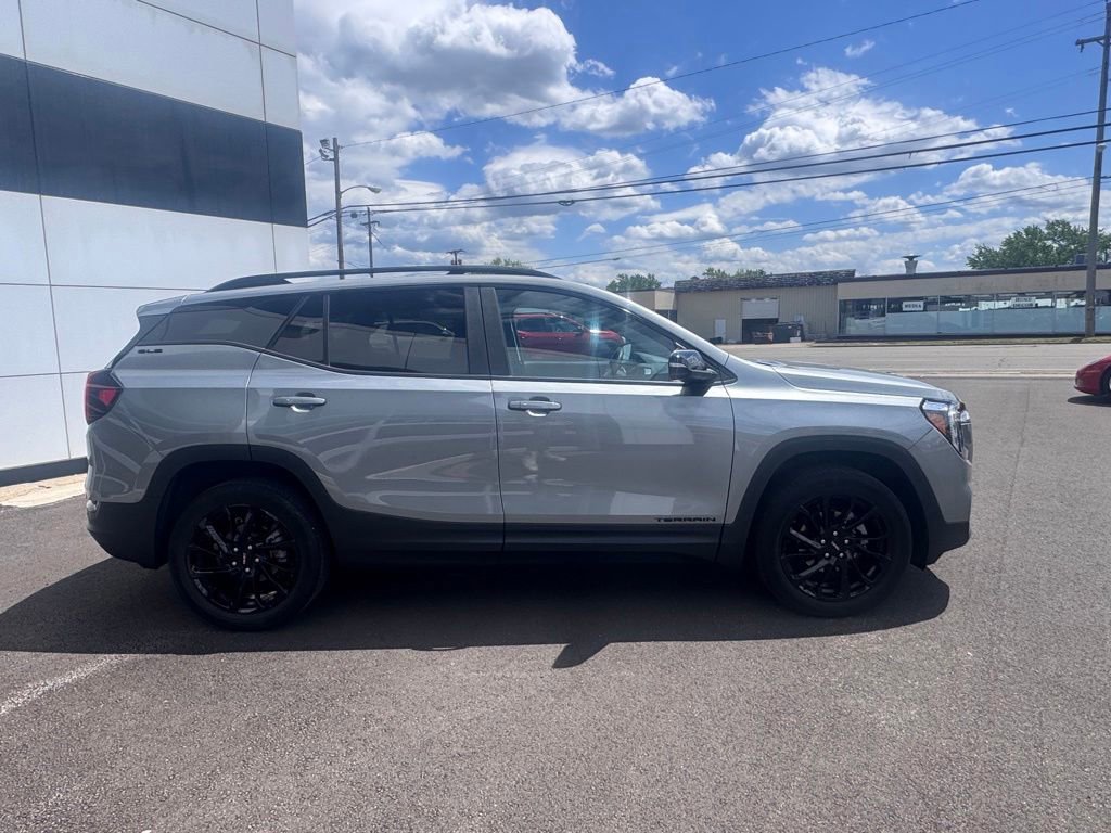 Used 2023 GMC Terrain SLE w/ Driver Convenience Package AWD/4WD image 5