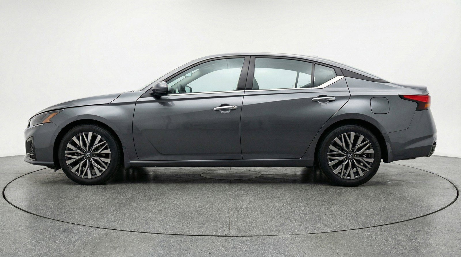 Used 2025 Nissan Altima 2.5 SV image 5