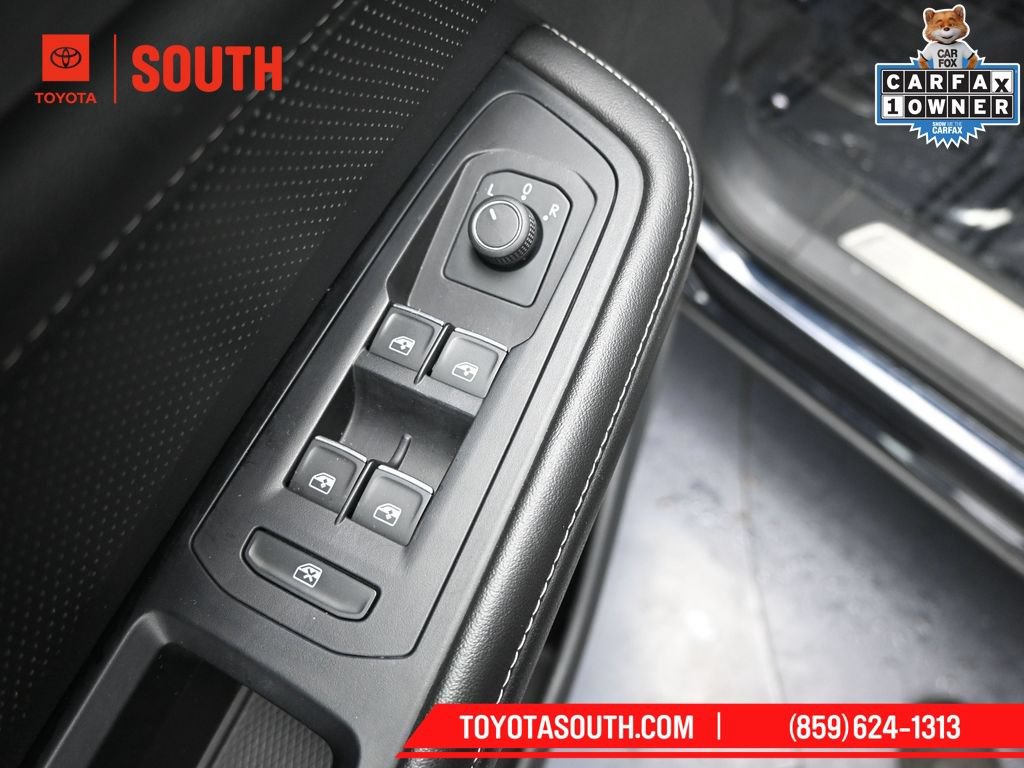 Used 2024 Volkswagen Atlas Cross Sport SE FWD image 20