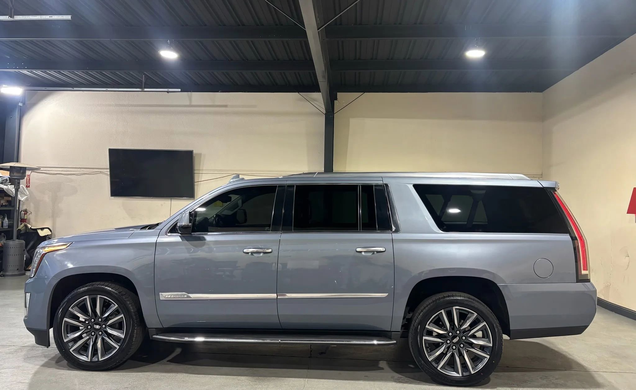 Used 2016 Cadillac Escalade ESV 2WD image 5