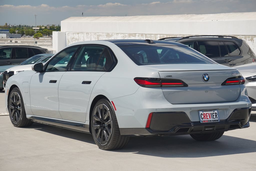 Used 2026 BMW 750e xDrive w/ Premium Package AWD/4WD image 8