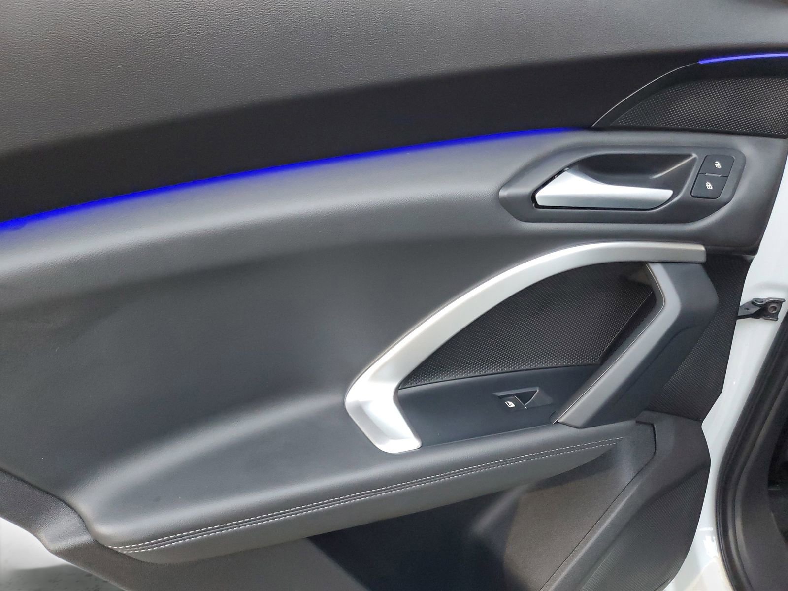 Used 2025 Audi Q5 Premium w/ Convenience Package image 16