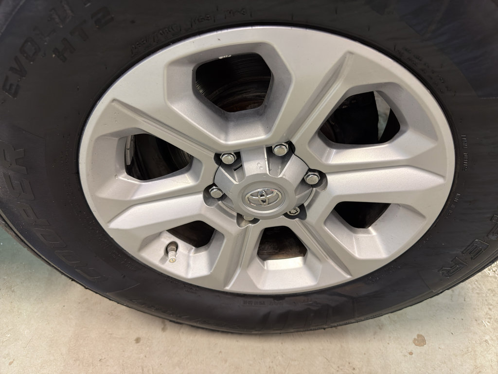 Used 2016 Toyota 4Runner SR5 AWD/4WD image 32