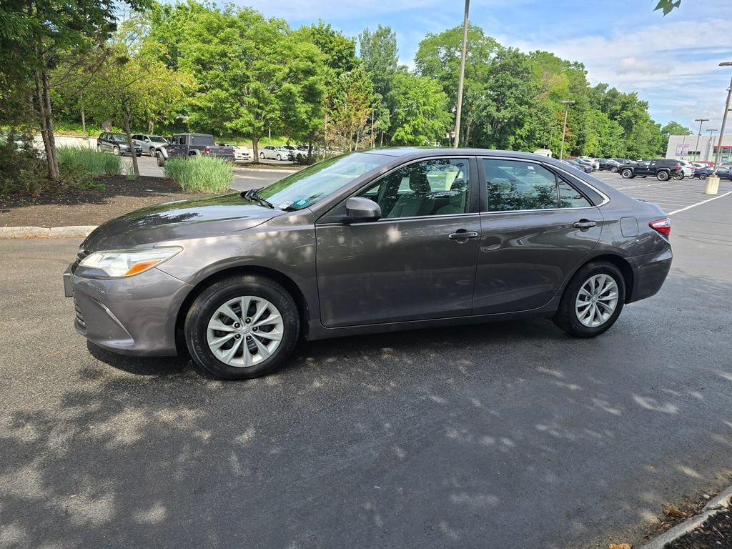 Used 2016 Toyota Camry LE FWD image 3