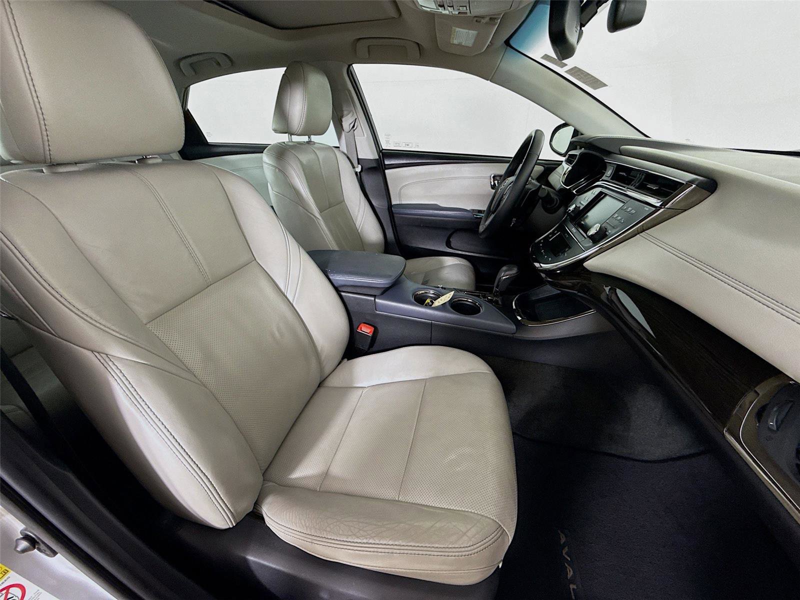 Used 2013 Toyota Avalon Limited w/ Technology Pkg FWD image 29